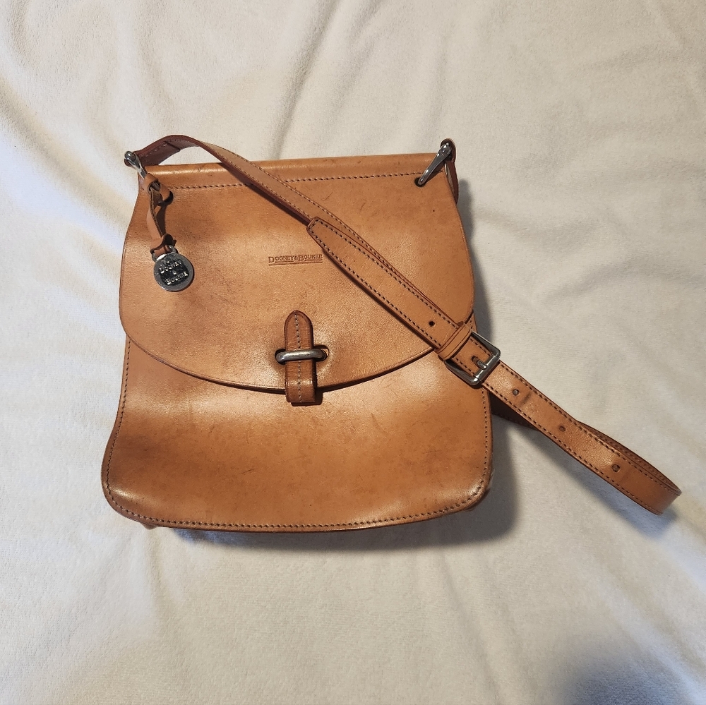 Vintage Dooney And Bourke Light Tan Leather Crossbody Bag